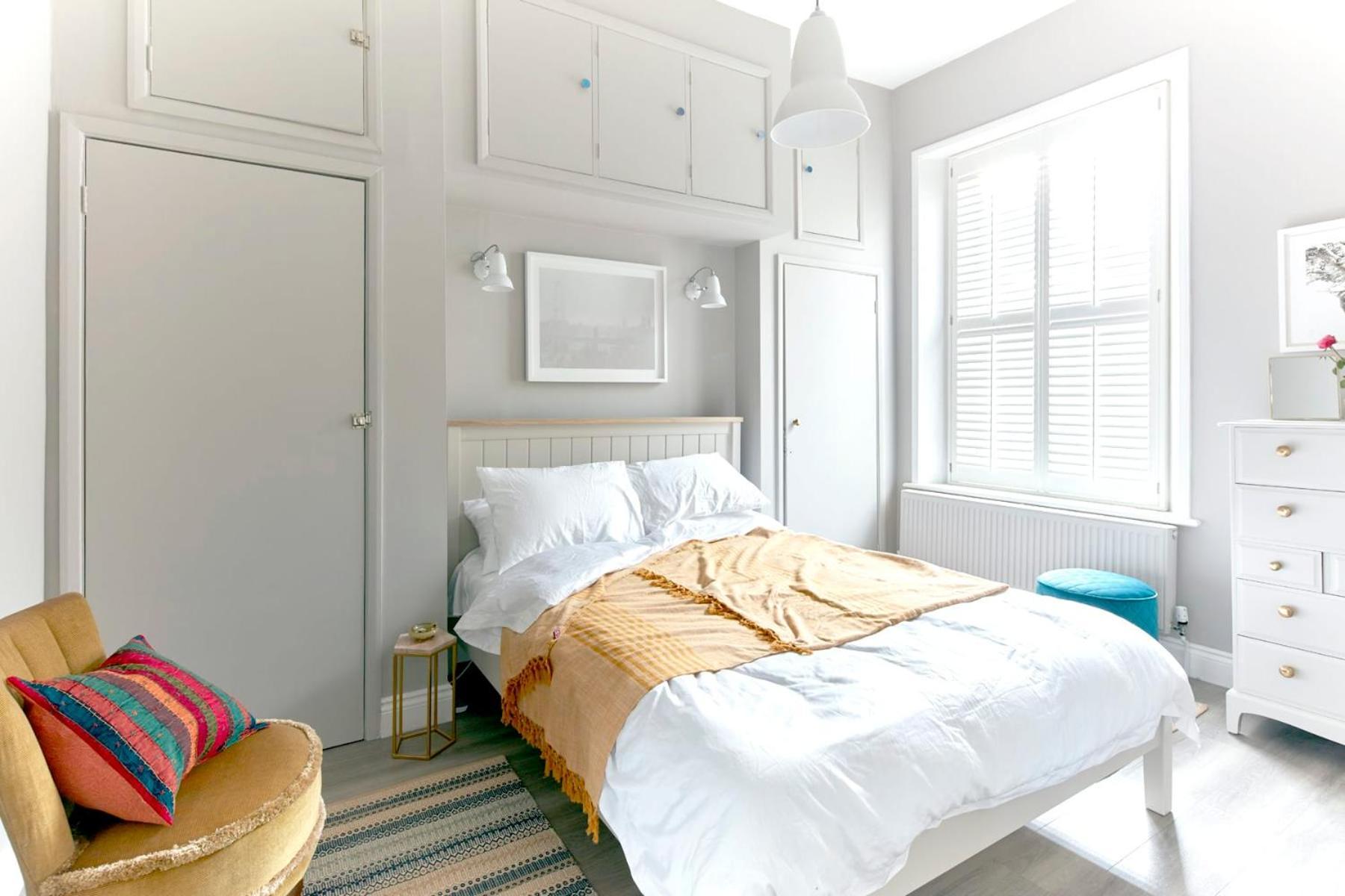 Spacious Beach Front Apartment With Stunning Sea Views Дийл Екстериор снимка