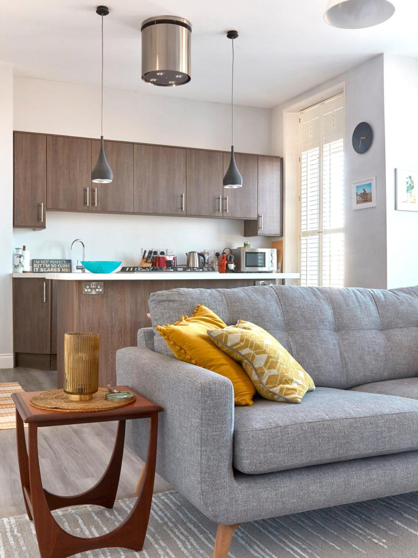 Spacious Beach Front Apartment With Stunning Sea Views Дийл Екстериор снимка