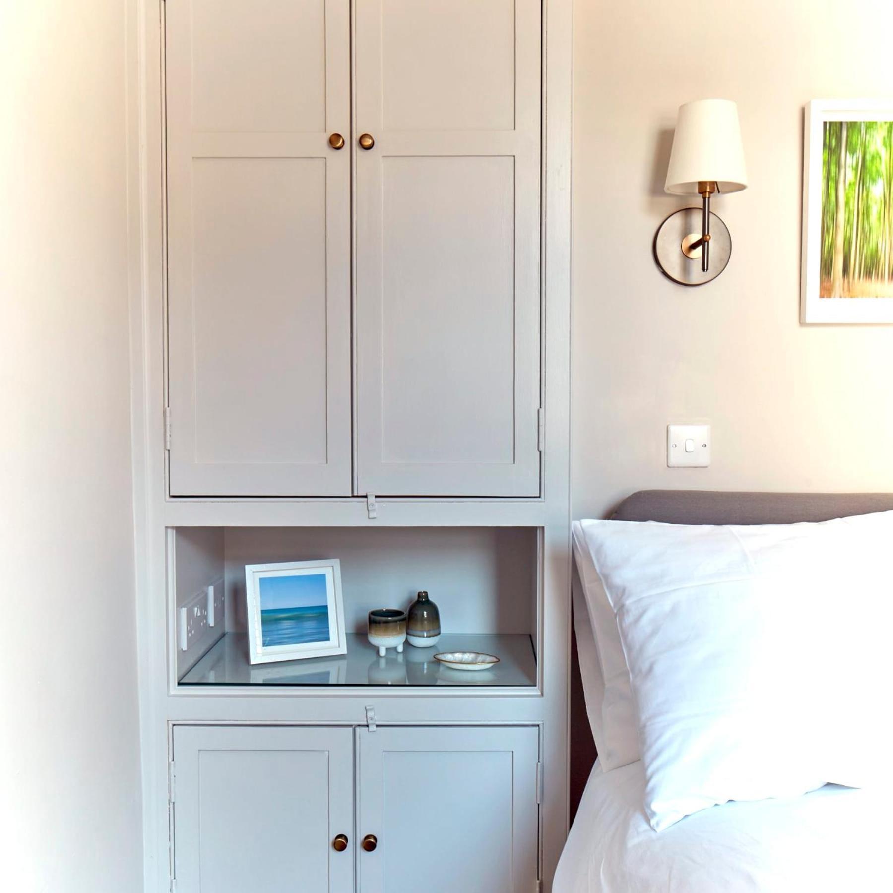 Spacious Beach Front Apartment With Stunning Sea Views Дийл Екстериор снимка